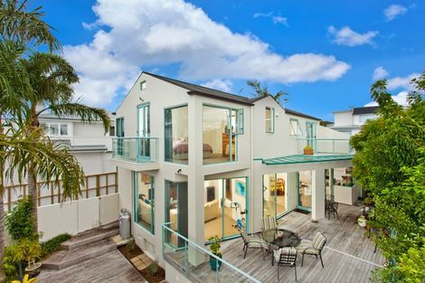 Photo of property in 2/42 Churchill Road, Murrays Bay, Auckland, 0630