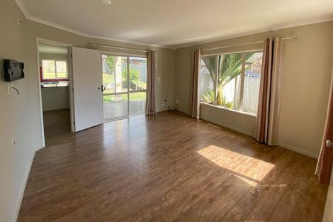 Photo of property in 12 Neaptide Close, Red Beach, 0932