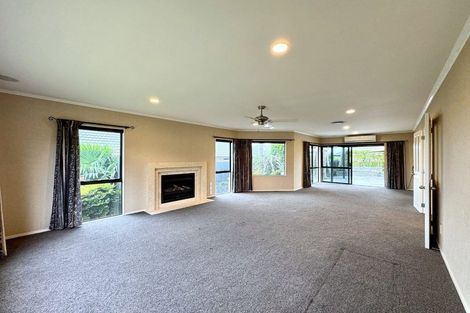 Photo of property in 26 Maghera Drive, East Tamaki Heights, Auckland, 2016
