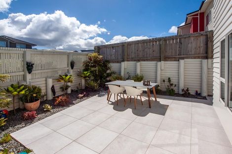 Photo of property in 11 Belize Grove, Grenada Village, Wellington, 6037