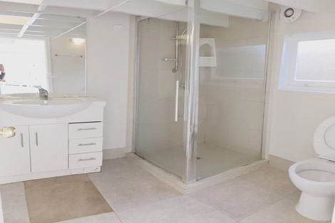 Photo of property in 6 Peach Road, Glenfield, Auckland, 0629