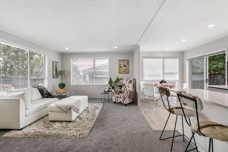 Photo of property in 18 Shalimar Place, Clover Park, Auckland, 2019