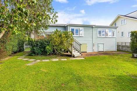 Photo of property in 41 Hanlon Crescent, Narrow Neck, Auckland, 0624