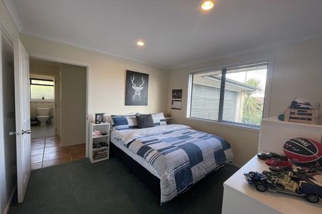 Photo of property in 102 Armoy Drive, East Tamaki, Auckland, 2016