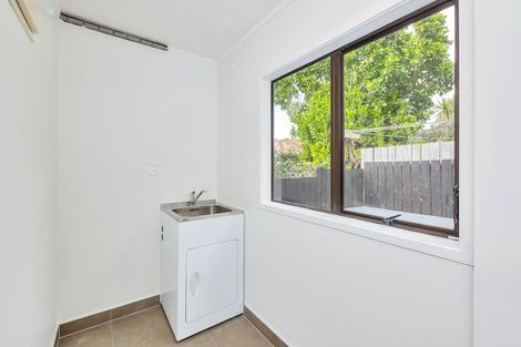 Photo of property in 2/22 Bronzewing Terrace, Unsworth Heights, Auckland, 0632