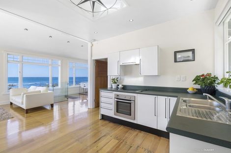 Photo of property in 382 The Esplanade, Island Bay, Wellington, 6023