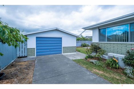 Photo of property in 1 Dixon Street, Waimate, 7924