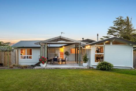 Photo of property in 27 Valley View Road, Glenfield, Auckland, 0629