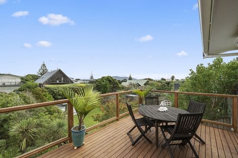 Photo of property in 14 Frances Street, Waikanae Beach, Waikanae, 5036