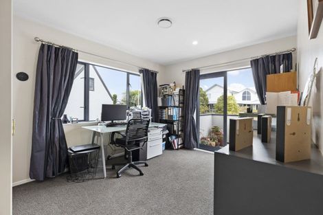 Photo of property in 11 Ruapehu Drive, Fitzherbert, Palmerston North, 4410