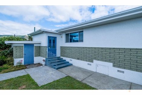 Photo of property in 1 Dixon Street, Waimate, 7924