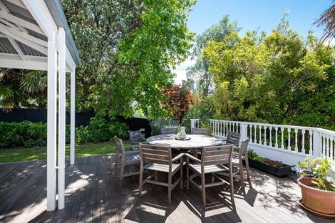 Photo of property in 11 Hukarere Road, Bluff Hill, Napier, 4110