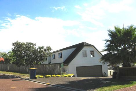 Photo of property in 9 Tyrico Close, Unsworth Heights, Auckland, 0632