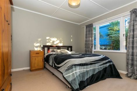 Photo of property in 50 Hobsonville Road, West Harbour, Auckland, 0618