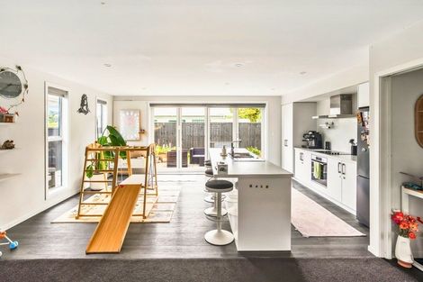 Photo of property in 395 Stokes Valley Road, Stokes Valley, Lower Hutt, 5019