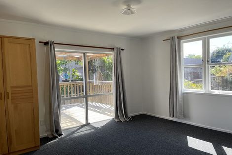 Photo of property in 15 Cliff View Drive, Green Bay, Auckland, 0604