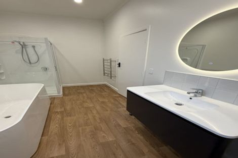 Photo of property in 17 Momona Road, Greenlane, Auckland, 1051