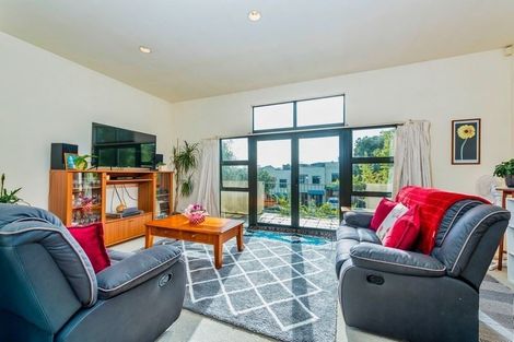 Photo of property in 1/62 Fernhill Way, Oteha, Auckland, 0632