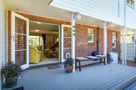 Photo of property in 26 Saint Albans Avenue, Hokowhitu, Palmerston North, 4410