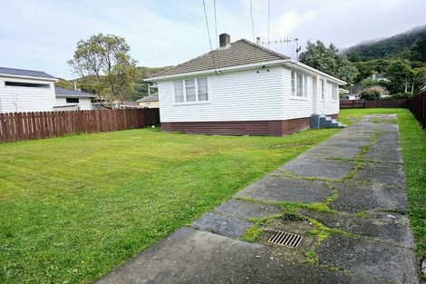 Photo of property in 179 Wainuiomata Road, Wainuiomata, Lower Hutt, 5014