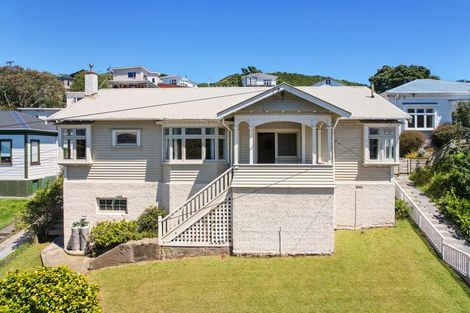 Photo of property in 56 Eden Street, Island Bay, Wellington, 6023