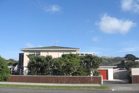 Photo of property in 2a John Street, Titahi Bay, Porirua, 5022