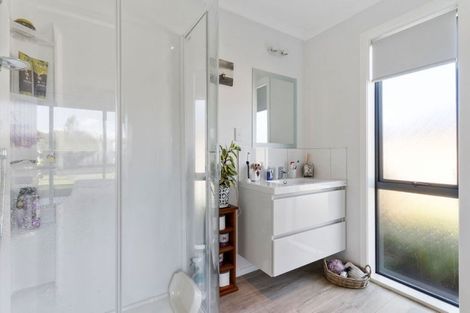 Photo of property in 9d Moreton Road, Carterton, 5713