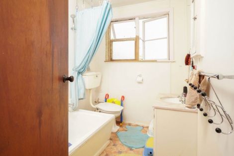 Photo of property in 152 Tipahi Street, Nelson South, Nelson, 7010