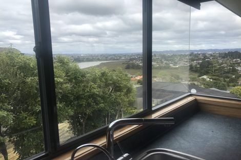 Photo of property in 123 Luckens Road, West Harbour, Auckland, 0618