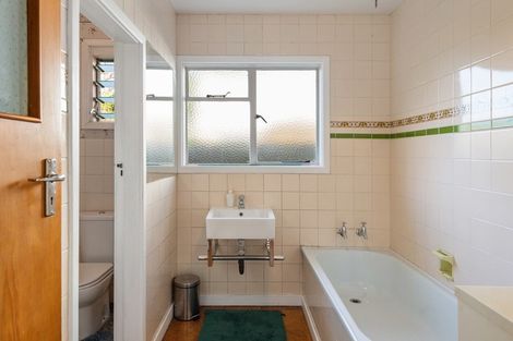 Photo of property in 15 Milnebank Street, Upper Riccarton, Christchurch, 8041