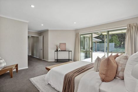 Photo of property in 70a Shaw Road, Oratia, Auckland, 0604