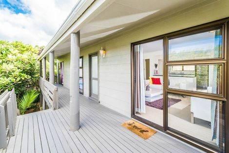 Photo of property in 33 Glen Vista Place, Bayview, Auckland, 0629