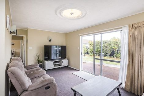 Photo of property in 17 Cargill Grove, Kelvin Grove, Palmerston North, 4414
