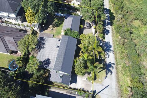 Photo of property in 4 Tasman Avenue, Henderson Valley, Auckland, 0614