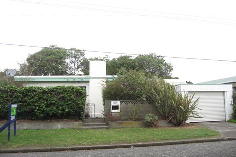 Photo of property in 28 Gavin Road, Raumati Beach, Paraparaumu, 5032