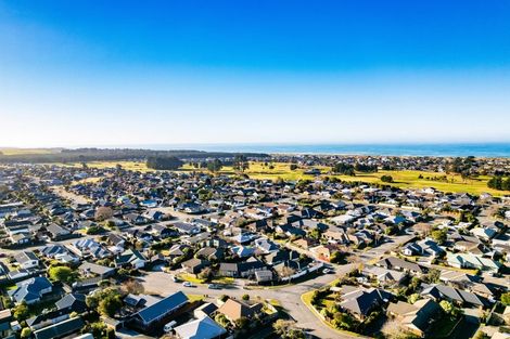 Photo of property in 33 Kirsten Place, Parklands, Christchurch, 8083
