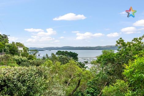 Photo of property in 15 Nikau Road, Point Howard, Lower Hutt, 5013