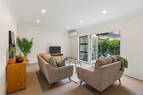 Photo of property in 9 Holly Road, Merivale, Christchurch, 8014