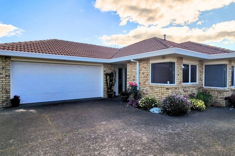 Photo of property in 17 Rosberg Place, Mount Maunganui, 3116
