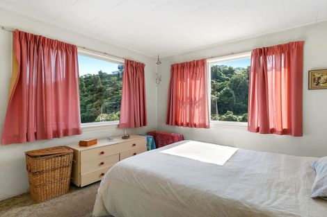 Photo of property in 84 Newlands Road, Newlands, Wellington, 6037