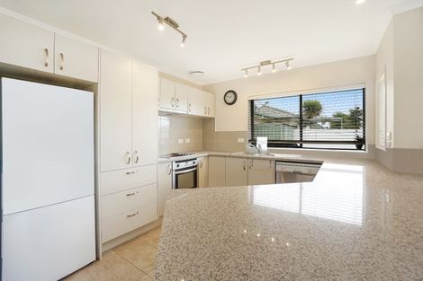 Photo of property in 16 Castlehill Court, Wattle Downs, Auckland, 2103