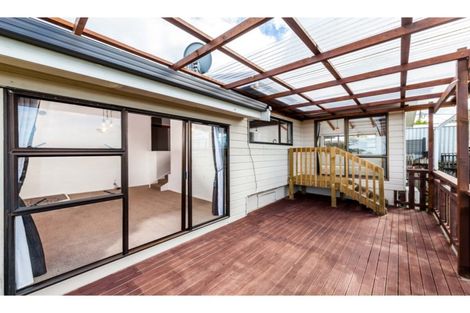 Photo of property in 70 Wade River Road, Stanmore Bay, Whangaparaoa, 0932