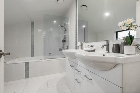 Photo of property in 102 Bassett Road, Remuera, Auckland, 1050