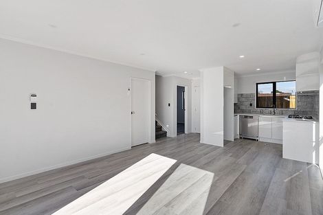 Photo of property in 8e Kent Road, Manurewa, Auckland, 2102