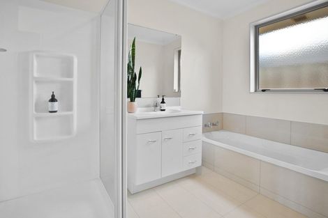 Photo of property in 14 Max Landing, Grandview Heights, Hamilton, 3200