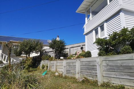 Photo of property in 50a The Parade, Island Bay, Wellington, 6023