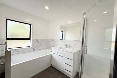 Photo of property in 9 Cambric Place, Botany Downs, Auckland, 2010