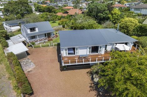Photo of property in 76 Marine Parade, Mellons Bay, Auckland, 2014