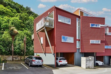 Photo of property in 14/2 Onslow Road, Khandallah, Wellington, 6035