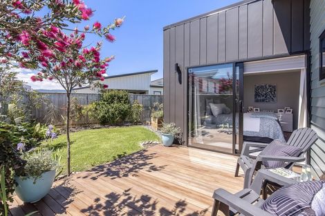 Photo of property in 16 Seagrass Place, Otaki Beach, Otaki, 5512